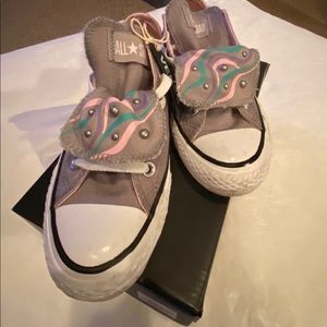 Women’s Converse Sneakers size 7 1/2